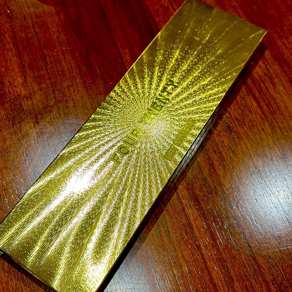 Melt cosmetics (4/20) Four Twenty palette.